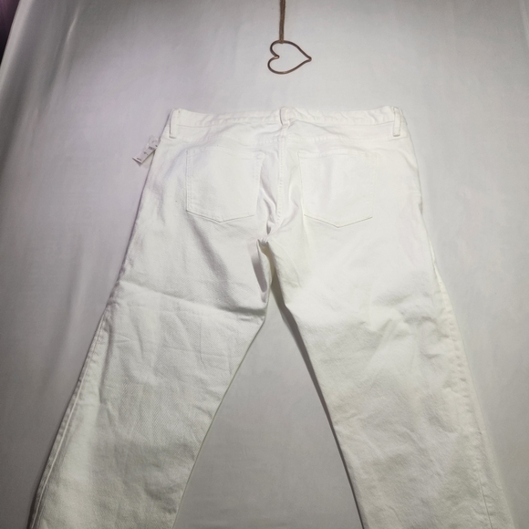 ⭐️NWT White GAP Straight Leg Jeans | Classic Fit Size 33 - Picture 3 of 9